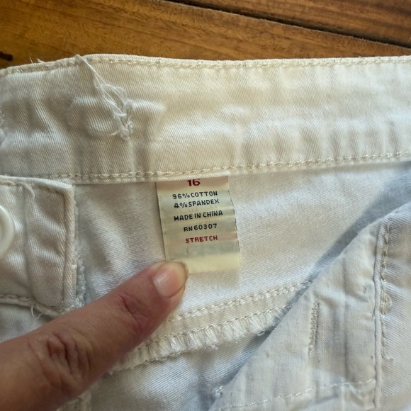 Women’s White Casual Shorts - Picture 3 of 6